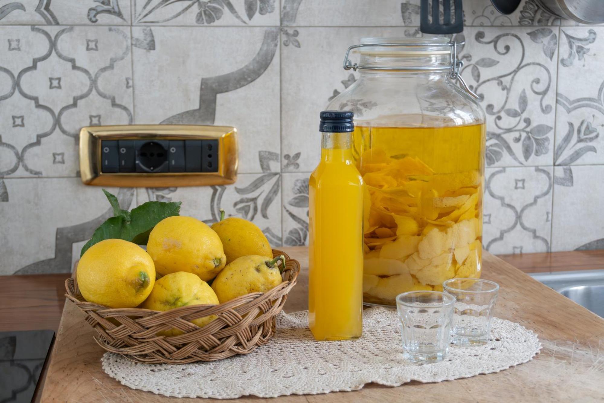 Bed and Breakfast La Casa Nel Cortile Vico Equense Exterior foto